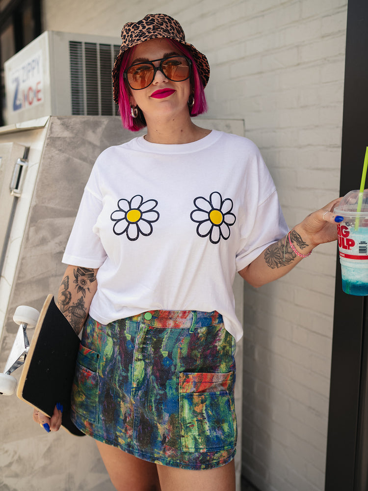 FLOWER CHILD GRAPHIC TEE
