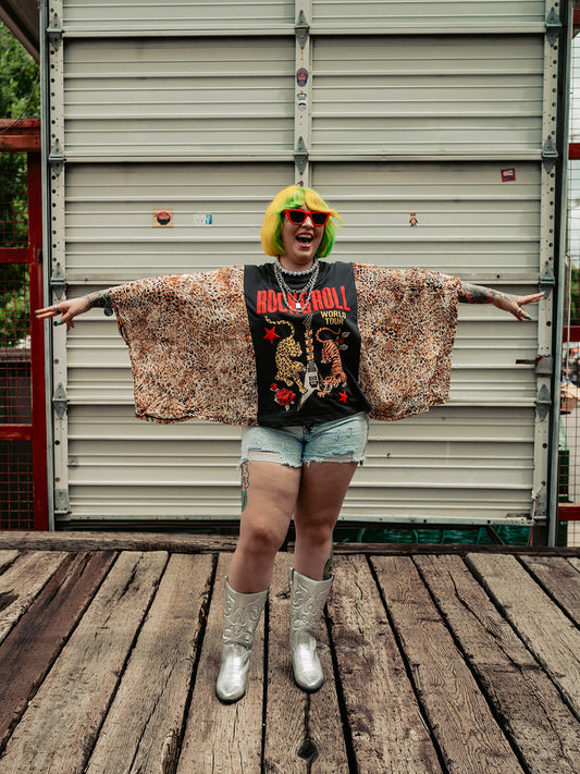 WORLD TOUR BATWING SLEEVE GRAPHIC TOP