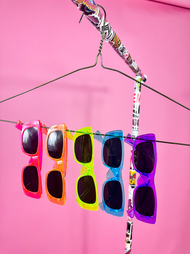 NO LOOKIN' BACK SUNNIES