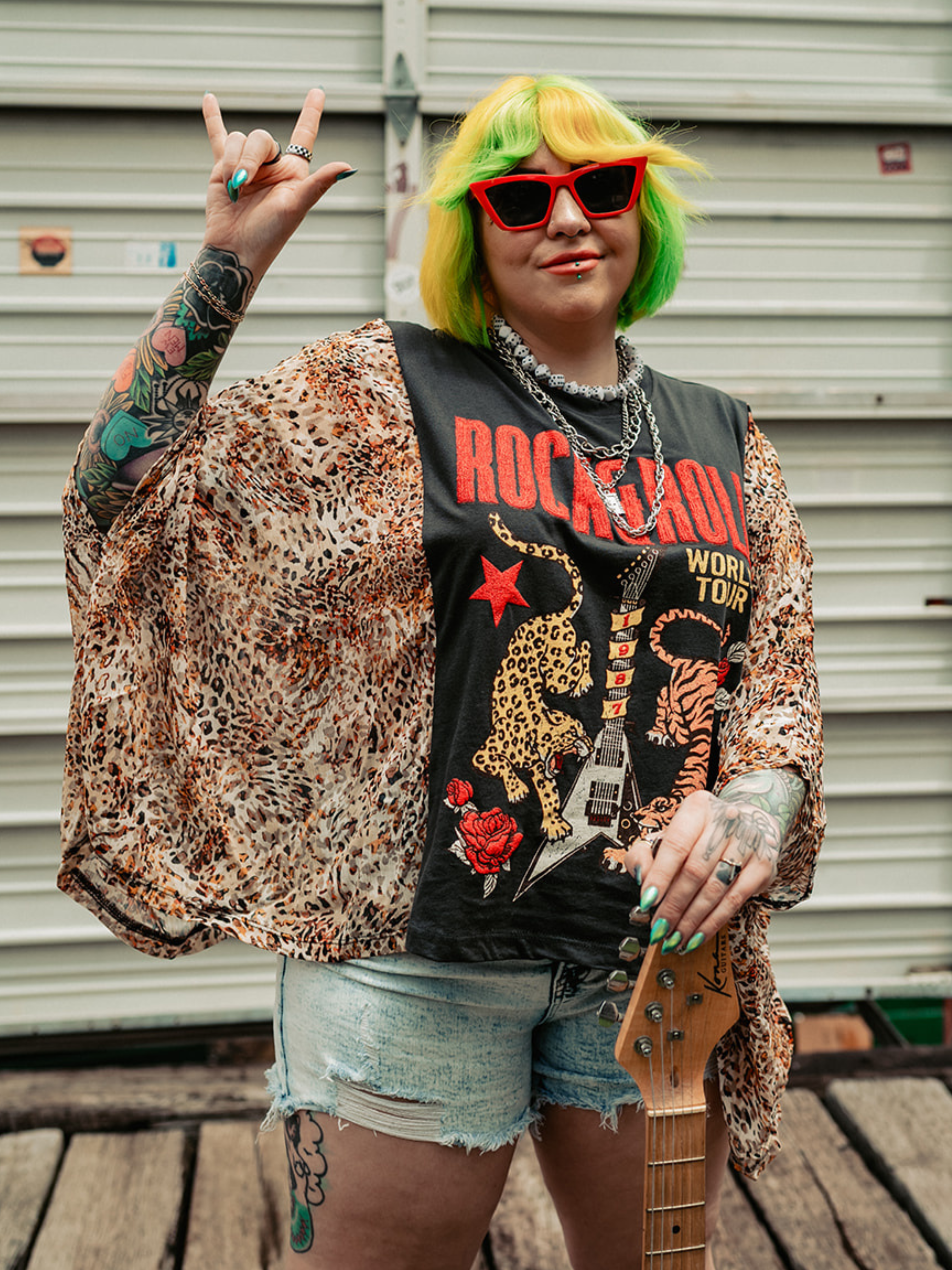 WORLD TOUR BATWING SLEEVE GRAPHIC TOP – Shop Alora Eden