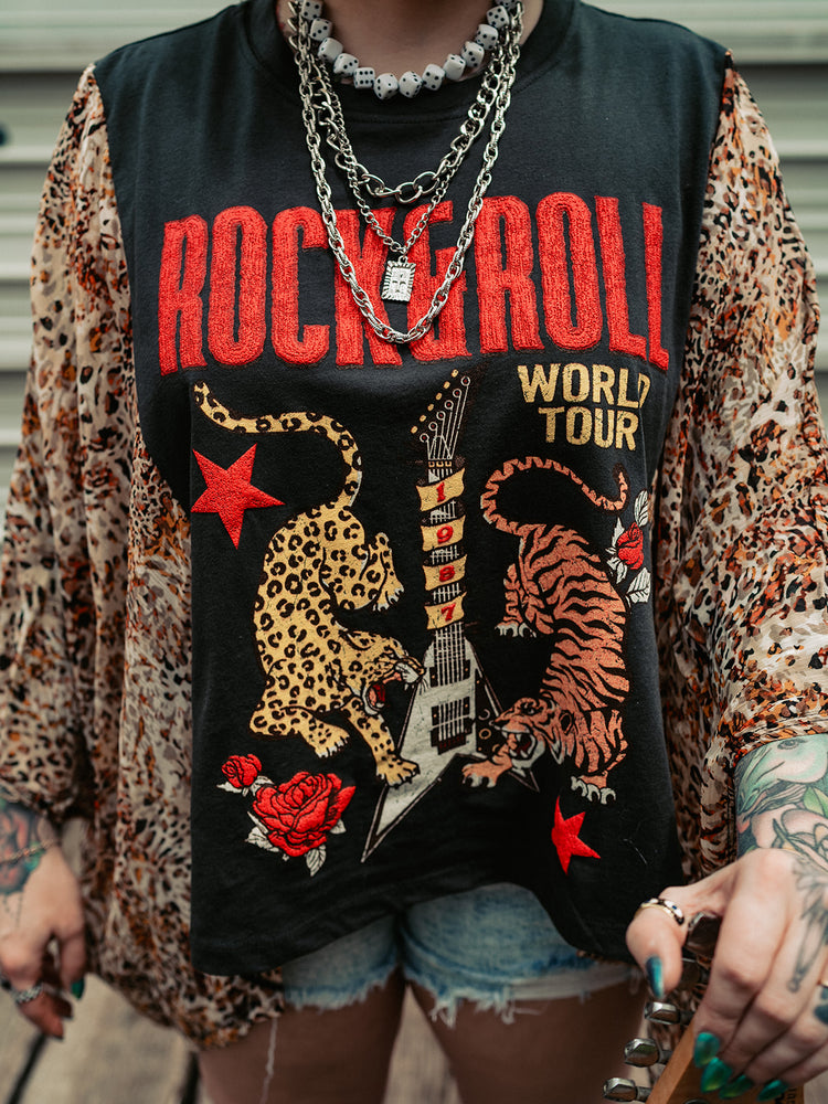 WORLD TOUR BATWING SLEEVE GRAPHIC TOP