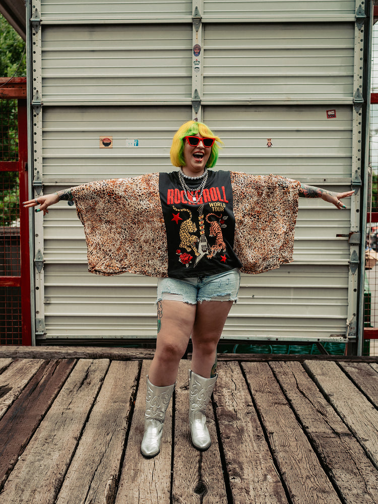 WORLD TOUR BATWING SLEEVE GRAPHIC TOP