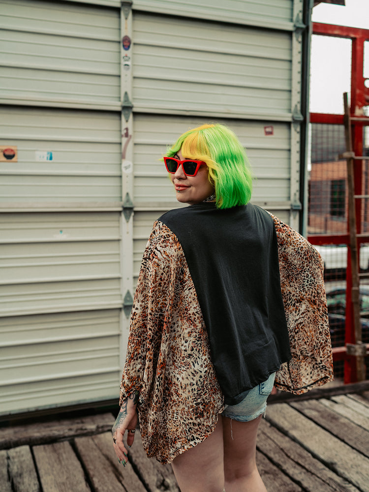 WORLD TOUR BATWING SLEEVE GRAPHIC TOP