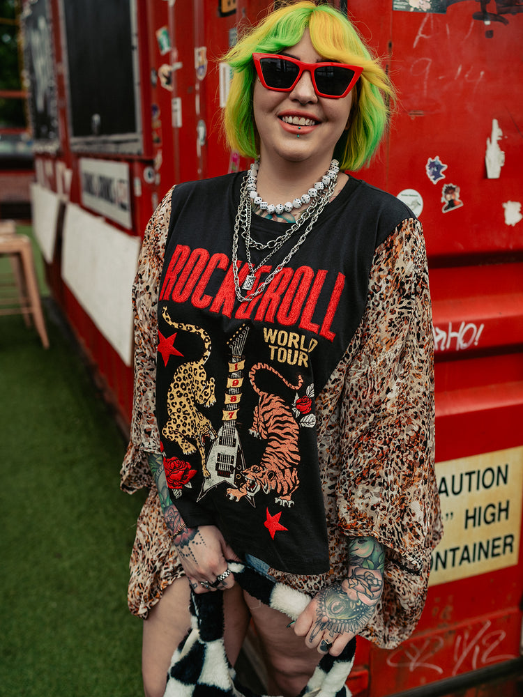 WORLD TOUR BATWING SLEEVE GRAPHIC TOP